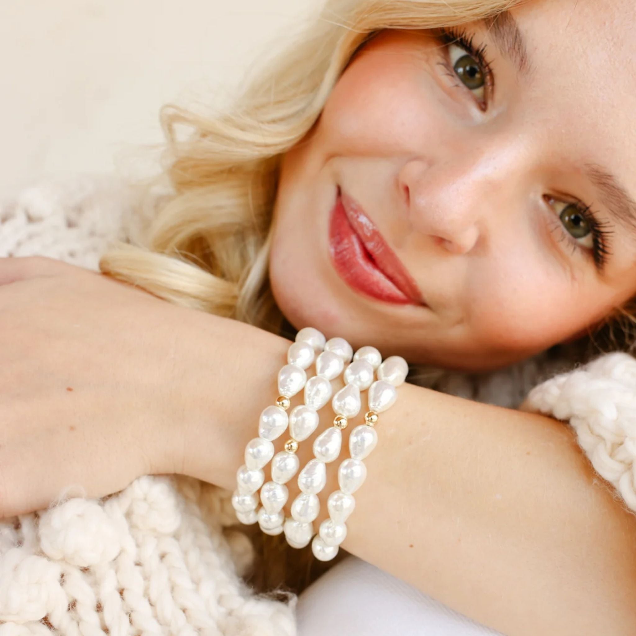 Bella Pearl Bracelet in Gold