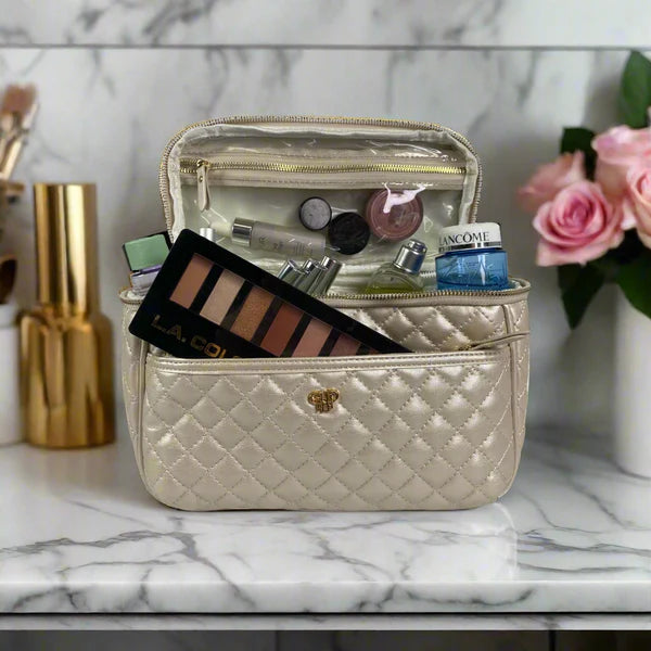 Pursen Getaway Classic Train Case- Pearl Quilted