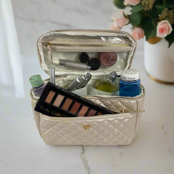 Pursen Getaway Classic Train Case- Pearl Quilted