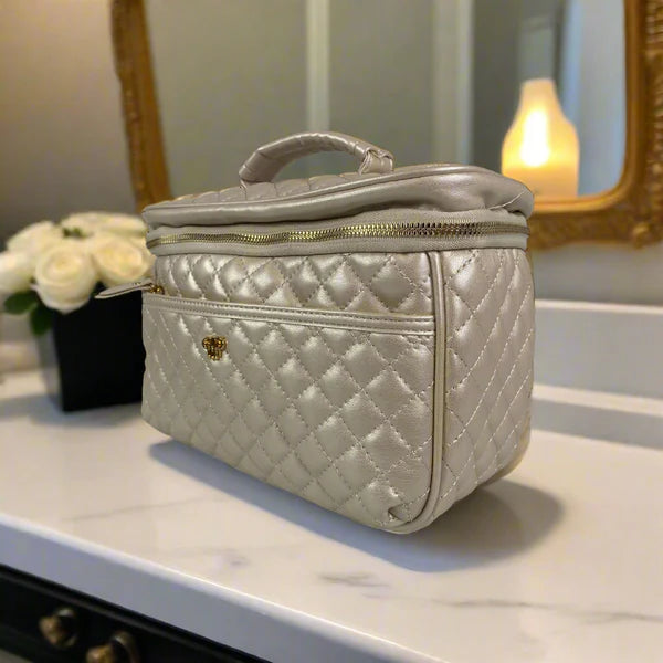 Pursen Getaway Classic Train Case- Pearl Quilted