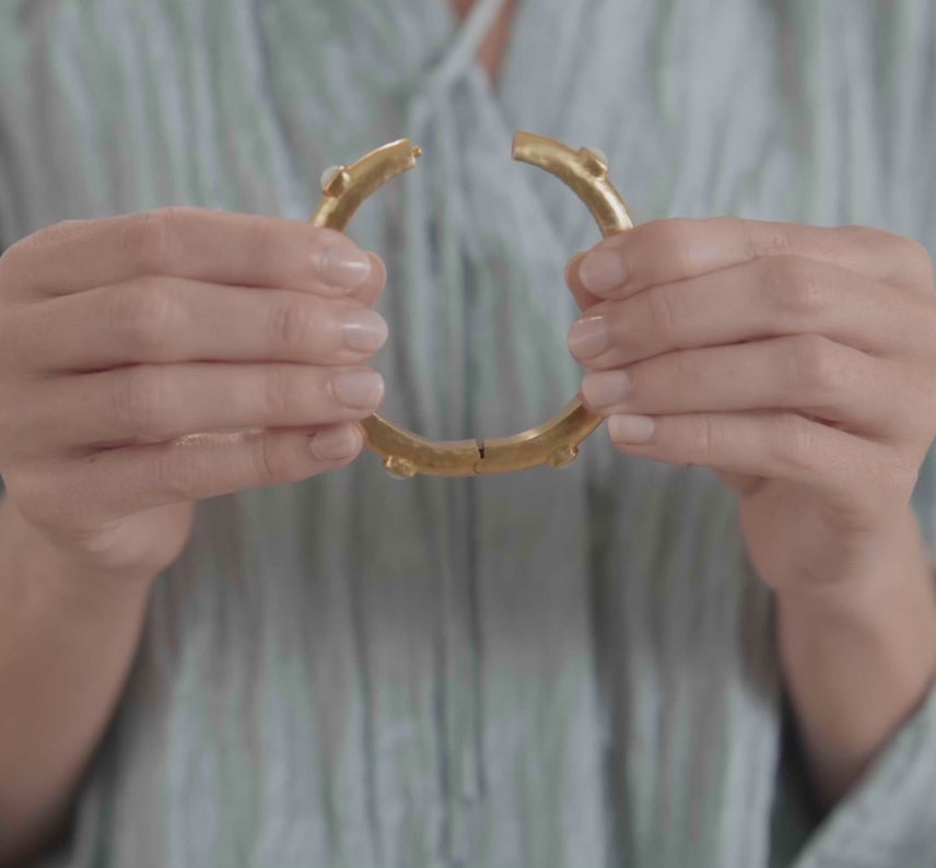 Catalina Hinge Bangle Iridescent Chalcedony Blue